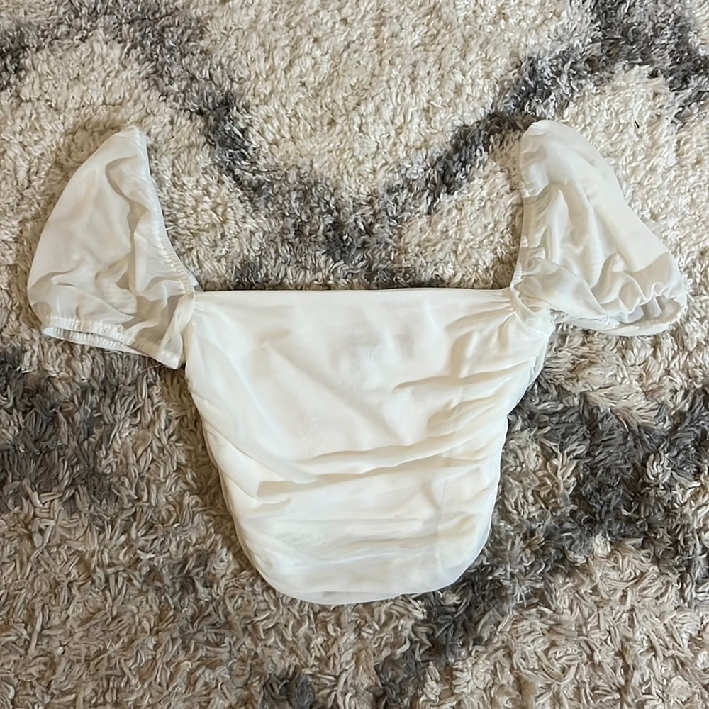 Cute white Princess Polly top!!